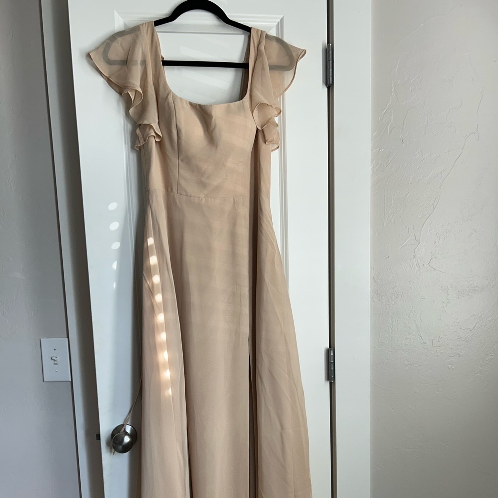Never worn Bridesmaids dress size 8
Color: Champagne 
Fabric: Chiffon